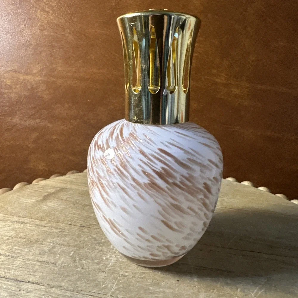 CATALYTIC OIL LAMP GLASS WHITE WITH GOLD Swirly SPECKS simply Beautiful 5.5